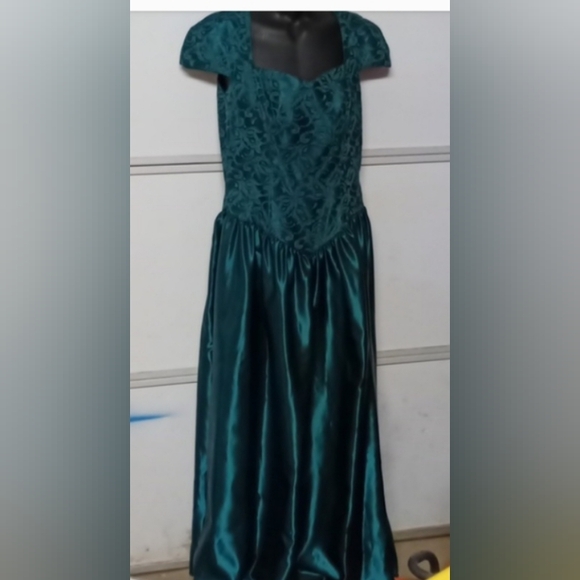 Formal emerald green dress size 15/16 - Picture 8 of 8